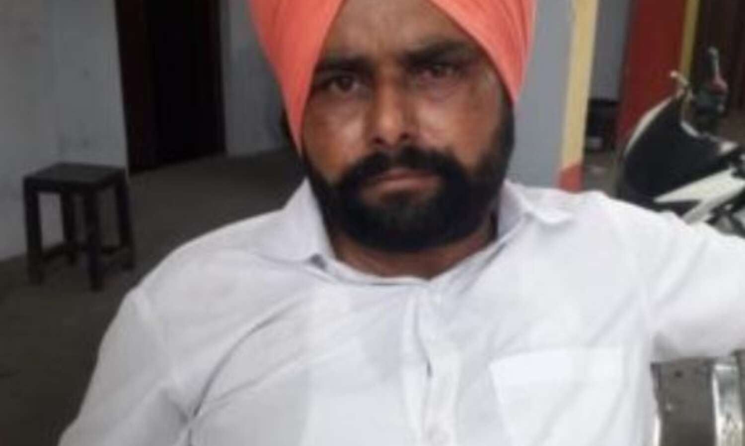 पीलीभीत: पूर्व सैनिक के साथ मारपीट करने वाले दो दरोगा सहित छह अज्ञात पुलिसकर्मियों के विरुद्ध मुकदमा पीलीभीत: पूर्व सैनिक के साथ मारपीट करने वाले दो दरोगा सहित छह अज्ञात पुलिसकर्मियों के विरुद्ध मुकदमा