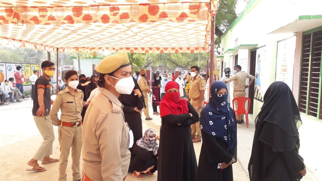 बहराइच: तेज धूप भी नहीं रोक सकी मतदाताओं के पांव, जमकर किया मतदान