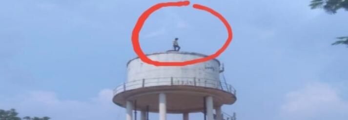 मऊ: सिरफिरे प्रेमी ने पानी की टंकी से कूदकर की दी जान