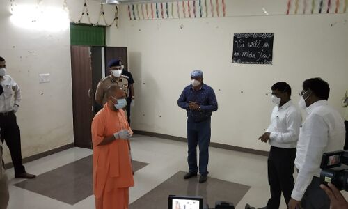 गोरखपुर: सीएम ने कोविड इंटीग्रेटेड कंट्रोल रूम और एल 2 हॉस्पिटल का किया निरीक्षण