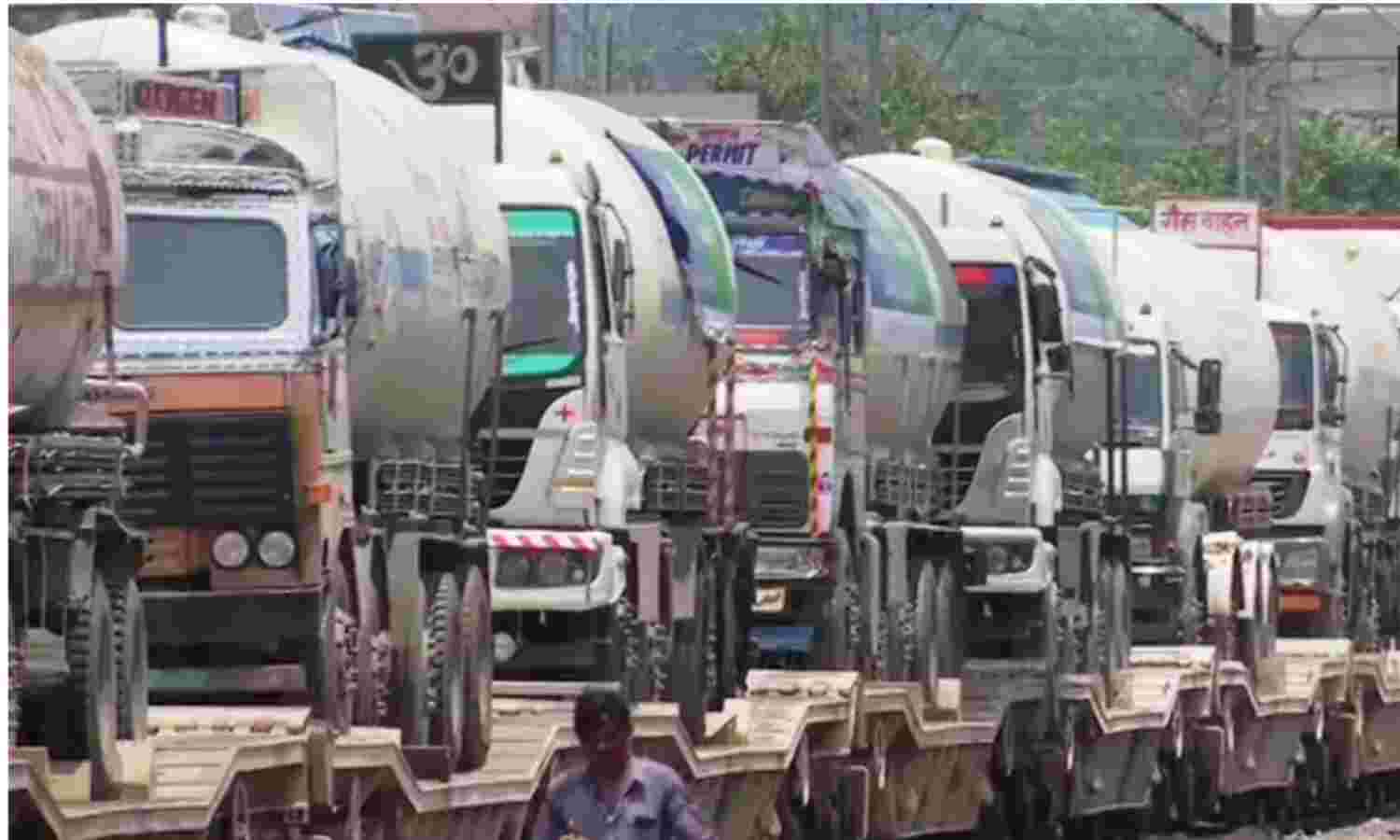 रेलवे ने गुजरात से दिल्ली पहुंचाई ऑक्सीजन की अब तक की सबसे बड़ी खेप