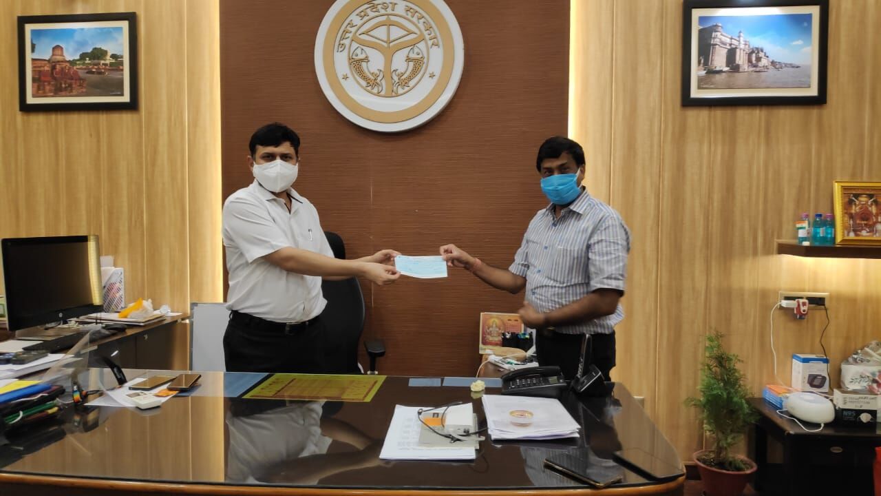 वाराणसी: एनआरआई और डीएम ने कोरोना मरीजों की मदद के लिए बढ़ाया हाथ