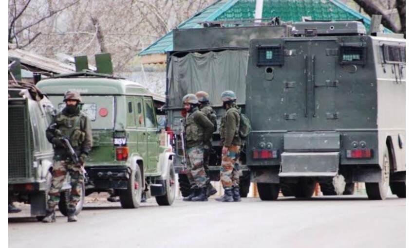 अनंतनाग में सुरक्षाबलों और आतंकियों के बीच मुठभेड़, 3 आतंकी ढेर अनंतनाग में सुरक्षाबलों और आतंकियों के बीच मुठभेड़, 3 आतंकी ढेर