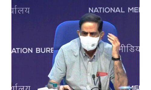 देश के 310 जिलों में पॉजिटिविटी दर 21 प्रतिशत से अधिक : डॉ बलराम