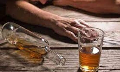 जहरीली शराब पीने से यूपी के विभिन्न जिलों में गई 24 लोगों की गई जान जहरीली शराब पीने से यूपी के विभिन्न जिलों में गई 24 लोगों की गई जान
