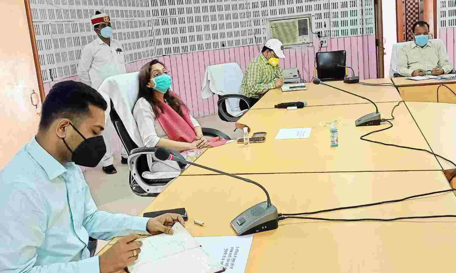 बलिया में जल्द शुरू होगा आरटीपीसीआर लैब, DM ने की तैयारियों की समीक्षा