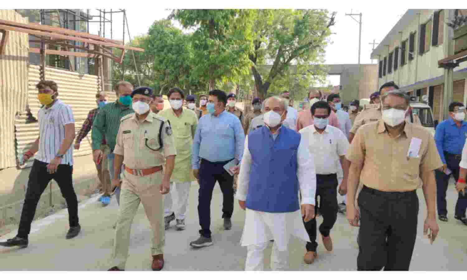 केंद्रीय मंत्री तोमर ने मुरैना चिकित्सालय का किया निरीक्षण , दिए निर्देश