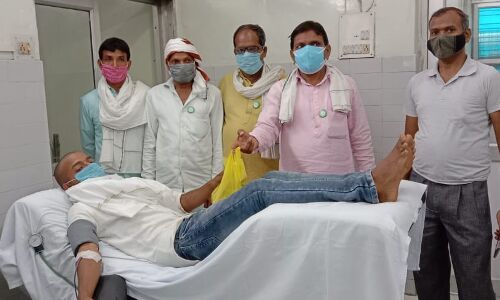 बाराबंकी: महेंद्र सिंह टिकैत की पुण्यतिथि पर भाकियू ने दी श्रद्धांजलि, किया रक्तदान