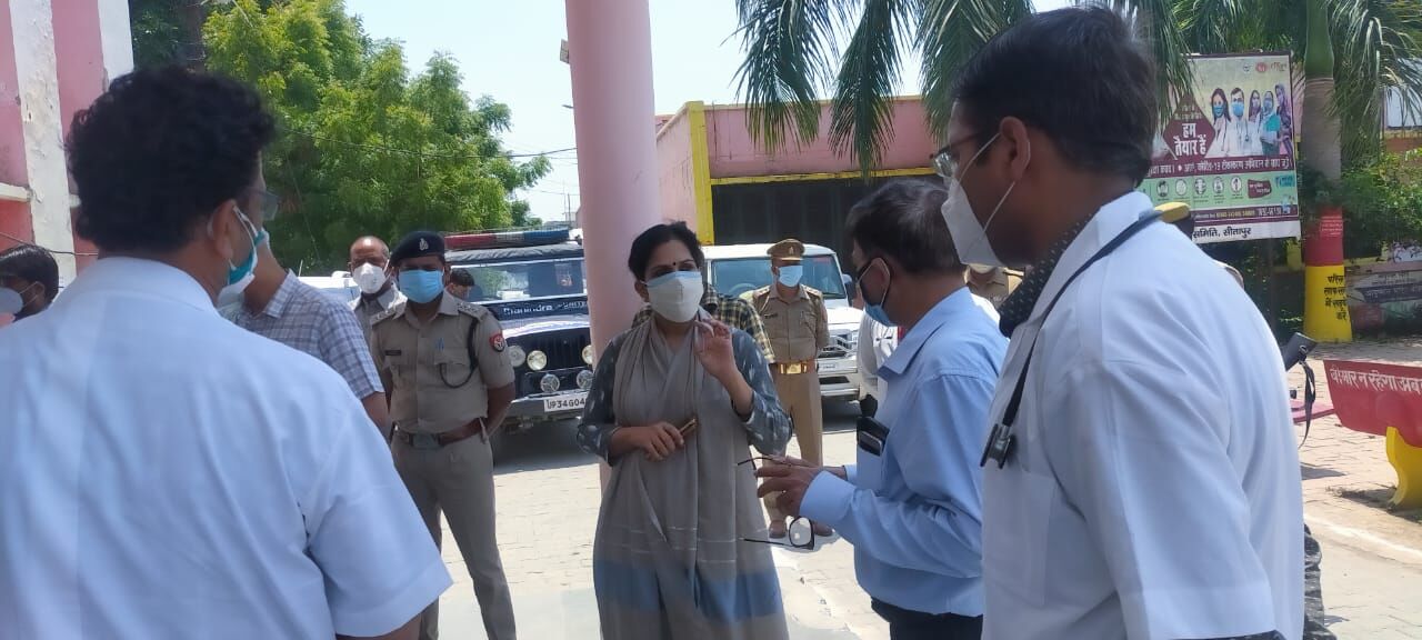 सीतापुर: नोडल अधिकारी ने किया कंटेनमेंट जोन का निरीक्षण
