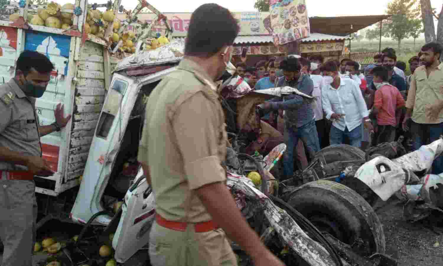 बहराइच: तेज रफ्तार पिकअप ट्रक में घुसी, दो की मौत