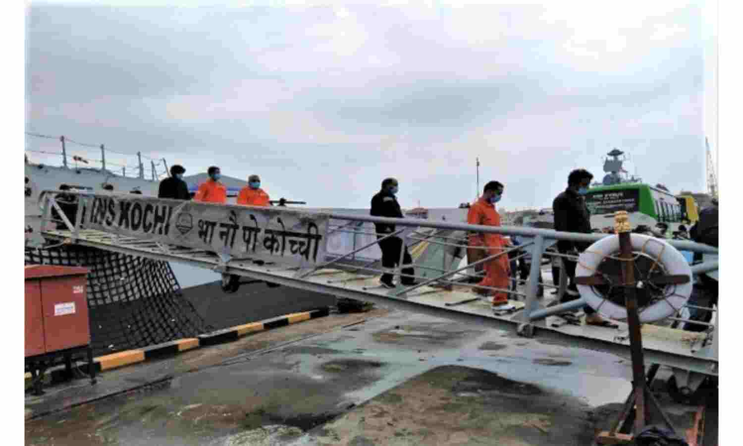 समुद्र में डूबे जहाज बार्ज पी-305 से 184 कर्मियों को बचाया गया