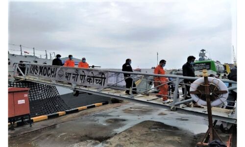 समुद्र में डूबे जहाज बार्ज पी-305 से 184 कर्मियों को बचाया गया