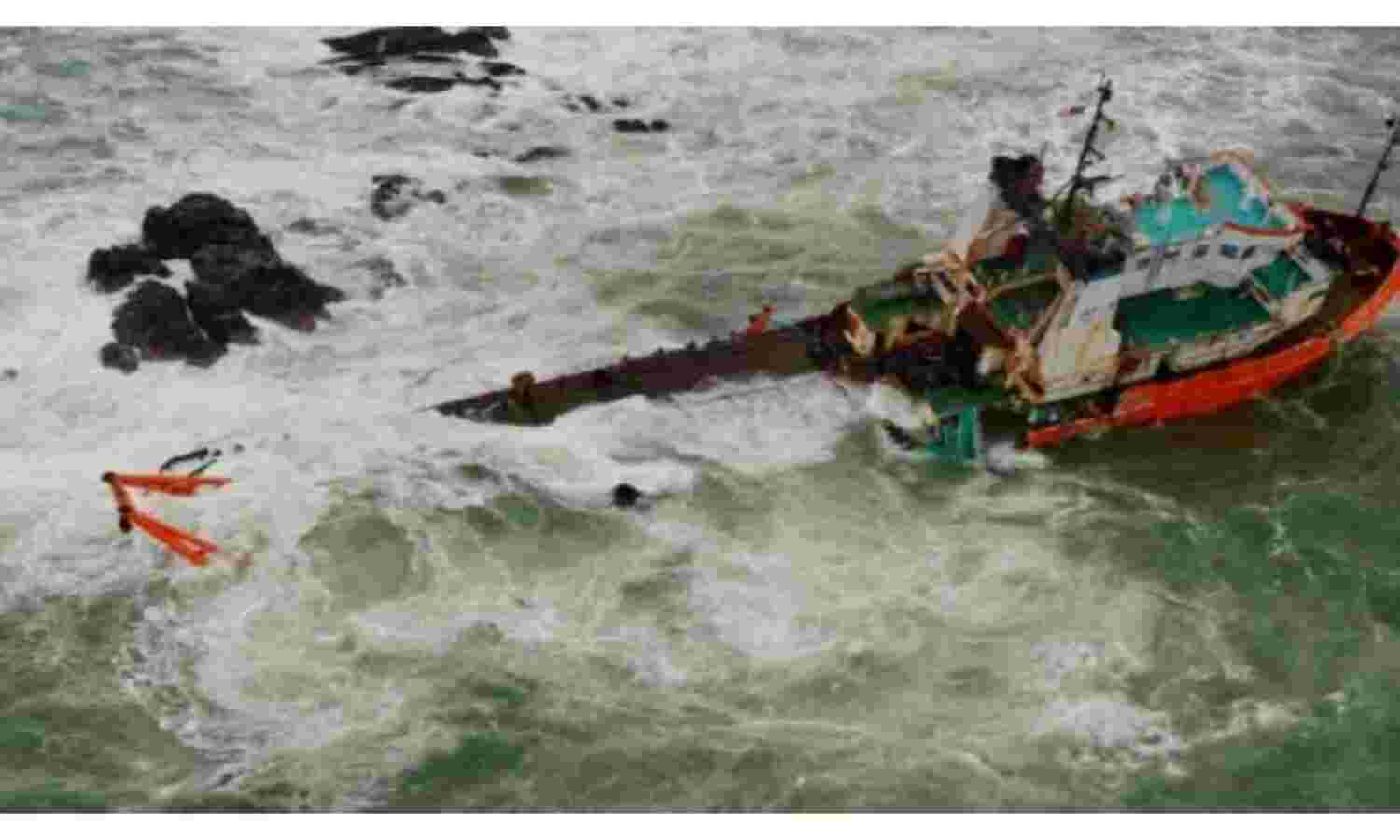 बार्ज पी-305 जहाज डूबने से 37 लोगों की मौत, 38 लापता