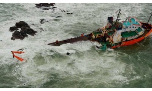 बार्ज पी-305 जहाज डूबने से 37 लोगों की मौत, 38 लापता
