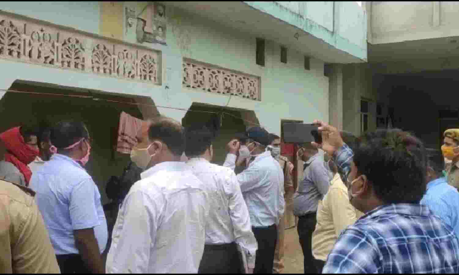 रायबरेली: गांव में वैक्सिनेशन को लेकर ग्रामीणों ने किया हंगामा, टीका लगवाने से किया इनकार