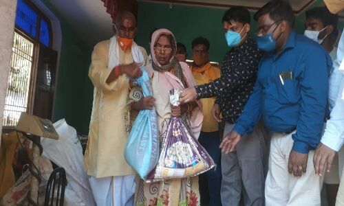 बलिया: भाजपा विधायक सुरेंद्र सिंह ने किया प्रधानमंत्री गरीब कल्याण अन्न वितरण का शुभारंभ