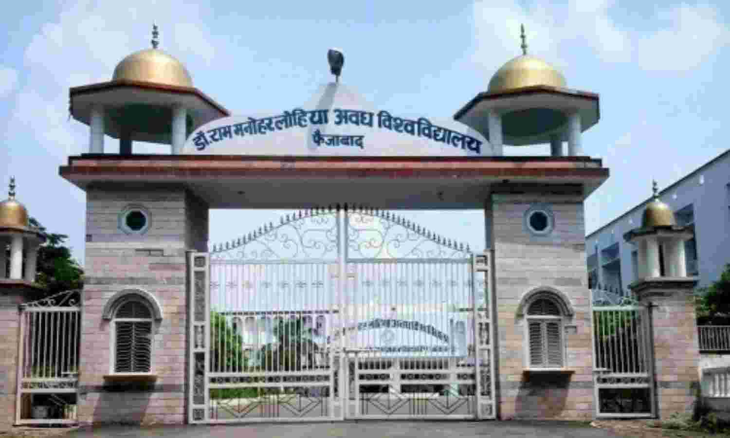 अवध विश्वविद्यालय परिसर की भौगोलिक सीमा पर संकट, बगैर किसी सूचना के प्रशासन चलवा रहा हरियाली पर आरा