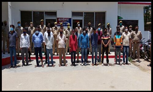 लखनऊ: चिनहट थाना का हिस्ट्रीशीटर चला रहा था जुआ का अवैध कारोबार, 19 गिरफ्तार