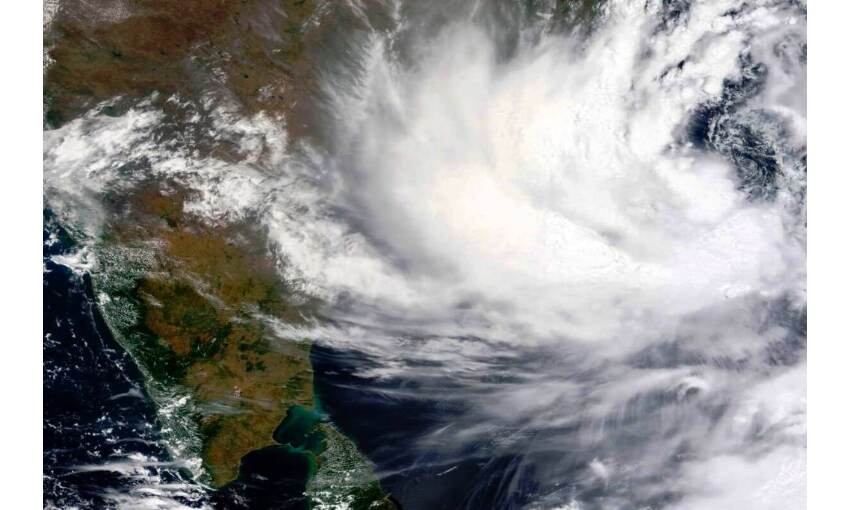 चक्रवाती तूफान यास तेजी से बढ़ने लगा, बंगाल-ओडिशा में शुरू हुई बारिश