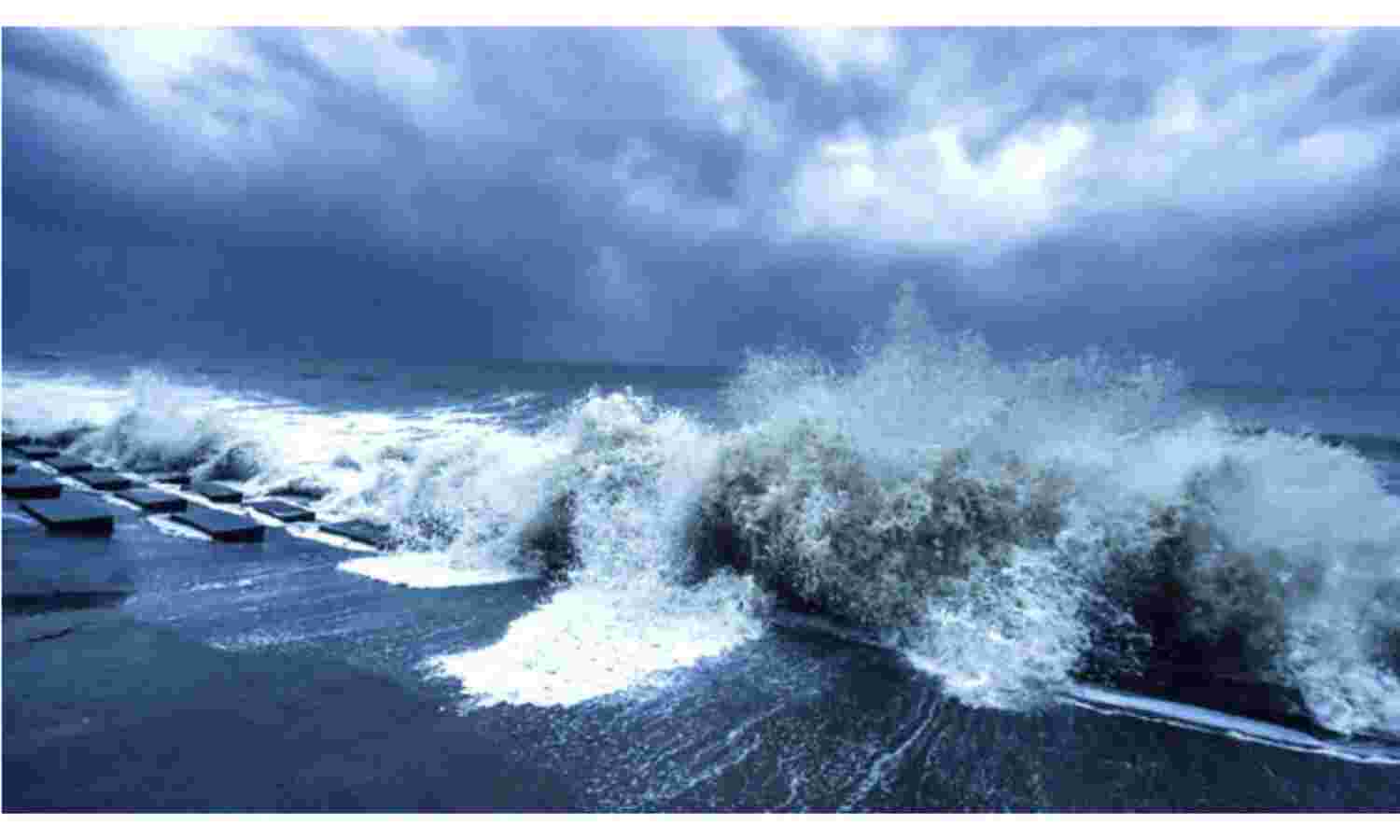 केरल में यास का असर : तेज बारिश, नावें पलटी , 9 जिलों में अलर्ट घोषित