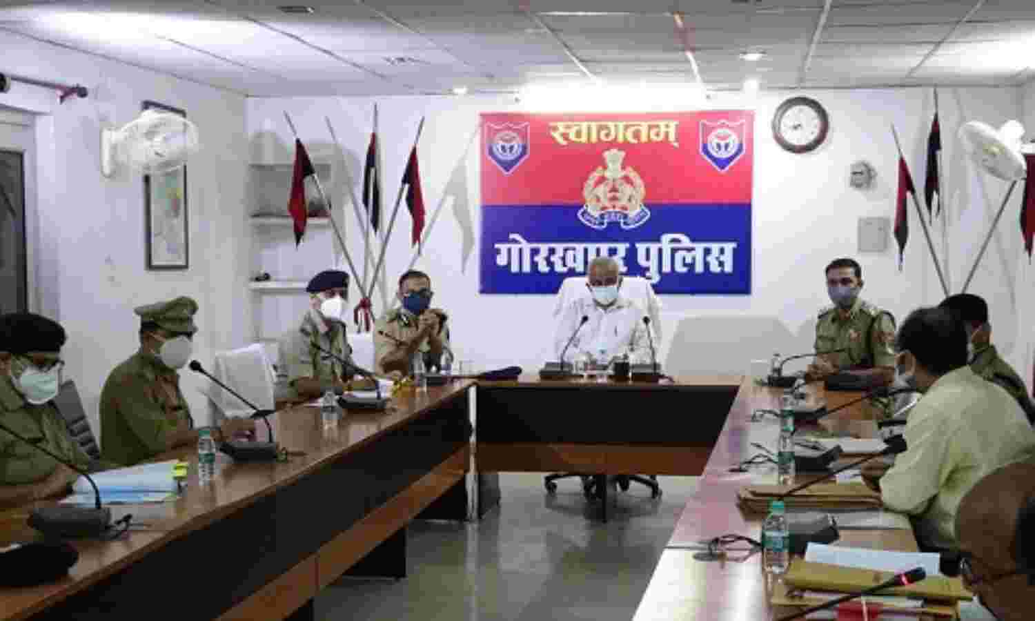 गोरखपुर: ACS गृह ने पुलिस लाइन का किया निरीक्षण, बैठक में अधिकारियों से पूछी कार्रवाई की प्रगति गोरखपुर: ACS गृह ने पुलिस लाइन का किया निरीक्षण, बैठक में अधिकारियों से पूछी कार्रवाई की प्रगति
