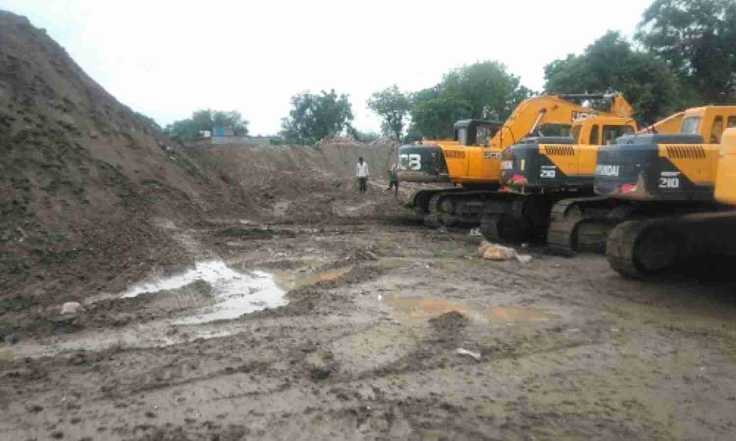 बलिया: यास तूफान ने लगाया कटानरोधी कार्य पर ब्रेक बलिया: यास तूफान ने लगाया कटानरोधी कार्य पर ब्रेक