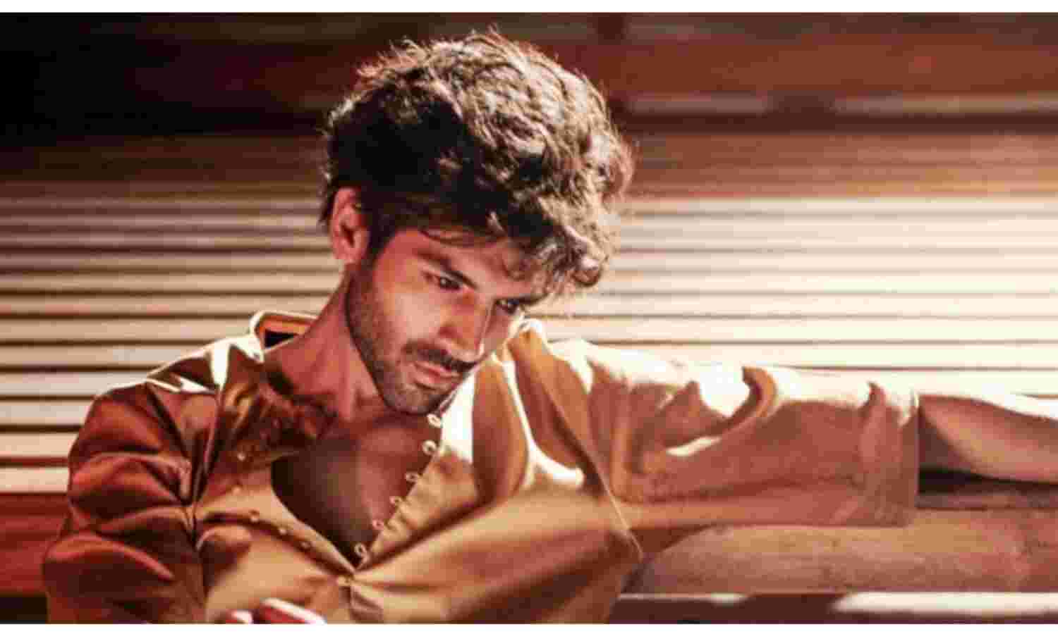 ग्वालियर के कार्तिक आर्यन के हाथों से निकली एक और फिल्म