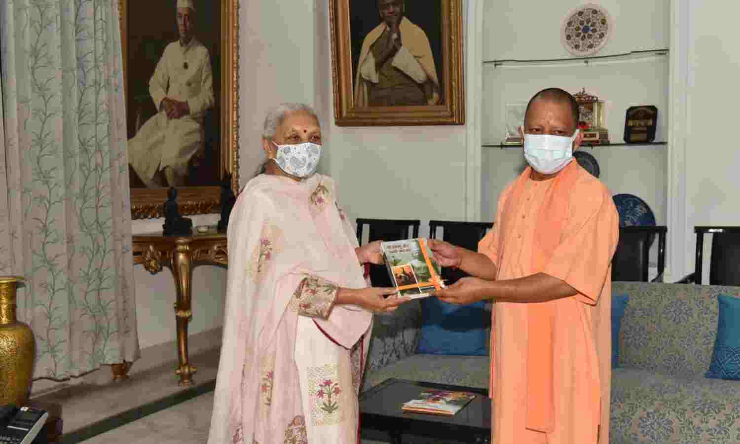 राज्यपाल आनंदीबेन पटेल से मुख्यमंत्री योगी आदित्यनाथ ने की मुलाकात राज्यपाल आनंदीबेन पटेल से मुख्यमंत्री योगी आदित्यनाथ ने की मुलाकात