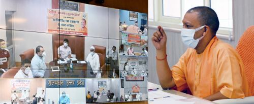 ग्राम प्रधानों के लिए मुख्यमंत्री योगी ने लगाई पाठशाला, कहा-पार्टी बाजी में न फंसे, सभी का काम करें