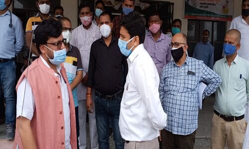 हरदोई: सदर विधायक व जिलाधिकारी ने अधिकारियों के साथ ऑक्सीजन प्लांट का किया निरीक्षण