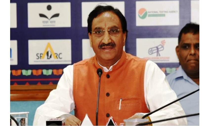 केंद्रीय शिक्षा मंत्री निशंक की बिगड़ी तबियत, एम्स में भर्ती