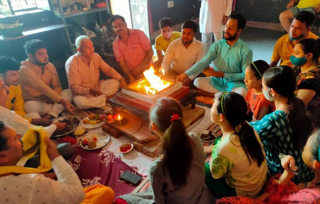 वायुमंडल की शुद्धि के लिए स्वयंसेवकों ने किया पर्यावरणीय शुद्धि यज्ञ