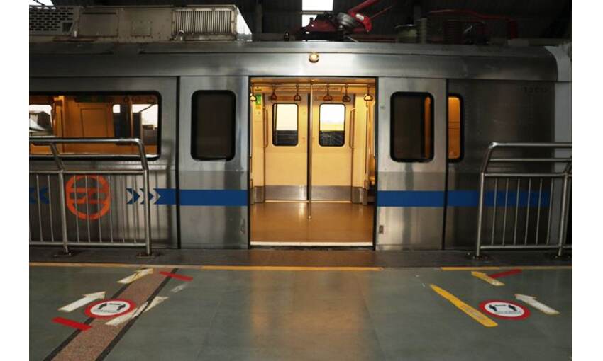 दिल्ली में शुरू हुई अनलॉक की प्रक्रिया, मेट्रो में पहुंचे सीमित यात्री