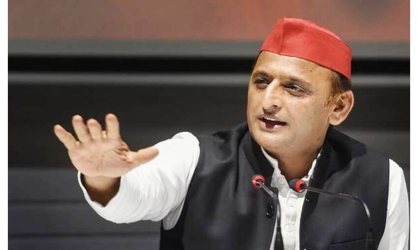 नेताजी के वैक्सीन लगते ही बदले अखिलेश के सुर, कहा- भारत सरकार के टीके का स्वागत