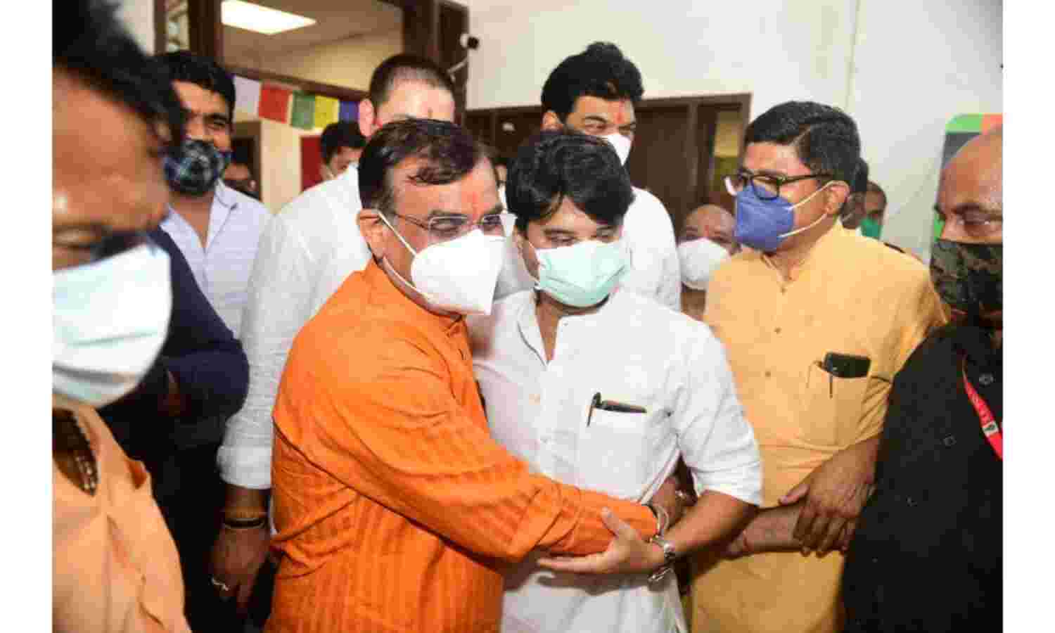 ज्योतिरादित्य सिंधिया पहुंचे भोपाल, केंद्रीय मंत्रिमंडल में शामिल होने पर दिया ये जवाब ...