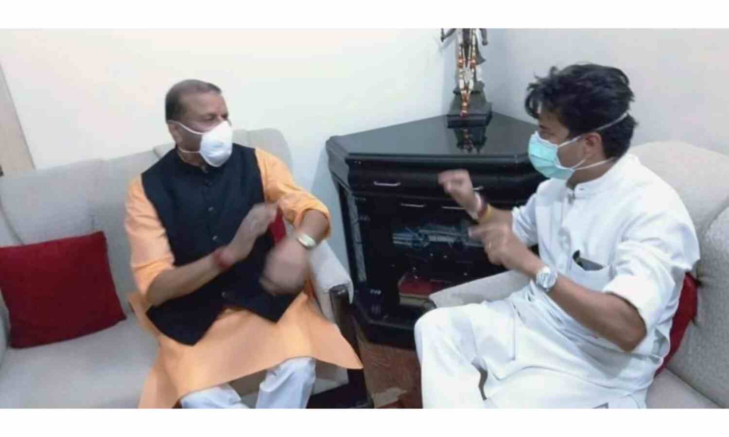 सिंधिया - पवैया : 30 मिनिट बंद कमरे में चर्चा की शहर में चर्चाएं शुरू