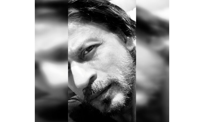 शाहरुख खान ने दाढ़ी के साथ पोस्ट की तस्वीर, कहीं ये बात...