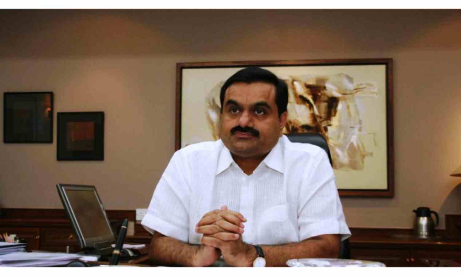 विदेशी निवेशकों के अकाउंट फ्रिज, गौतम अडानी को लगा झटका