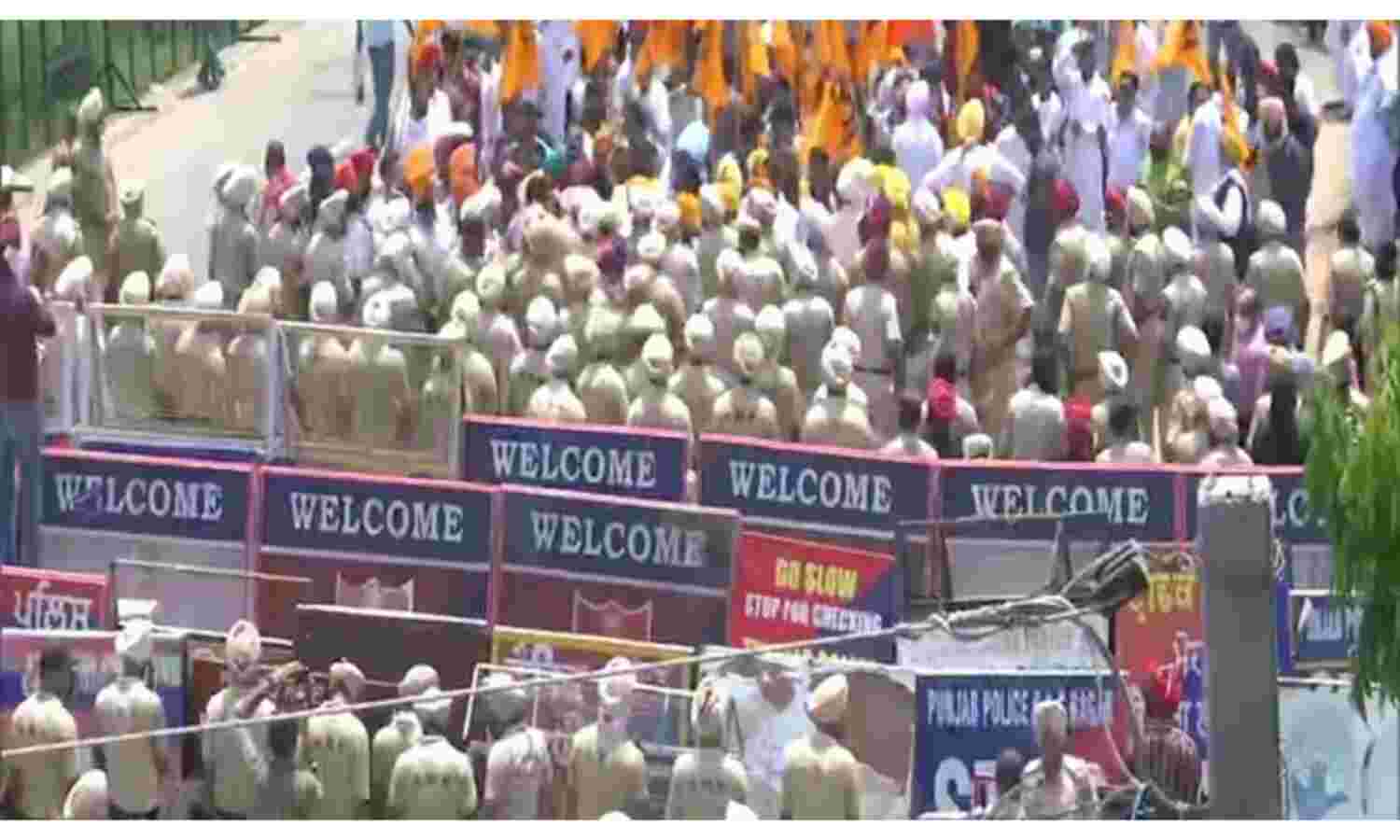 अकाली दल ने मुख्यमंत्री अमरिंदर सिंह का घर घेरा, बादल गिरफ्तार