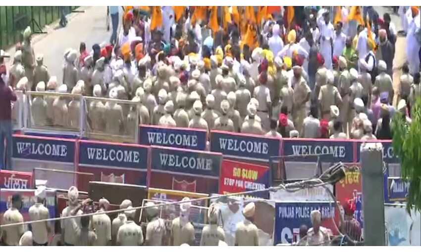 अकाली दल ने मुख्यमंत्री अमरिंदर सिंह का घर घेरा, बादल गिरफ्तार