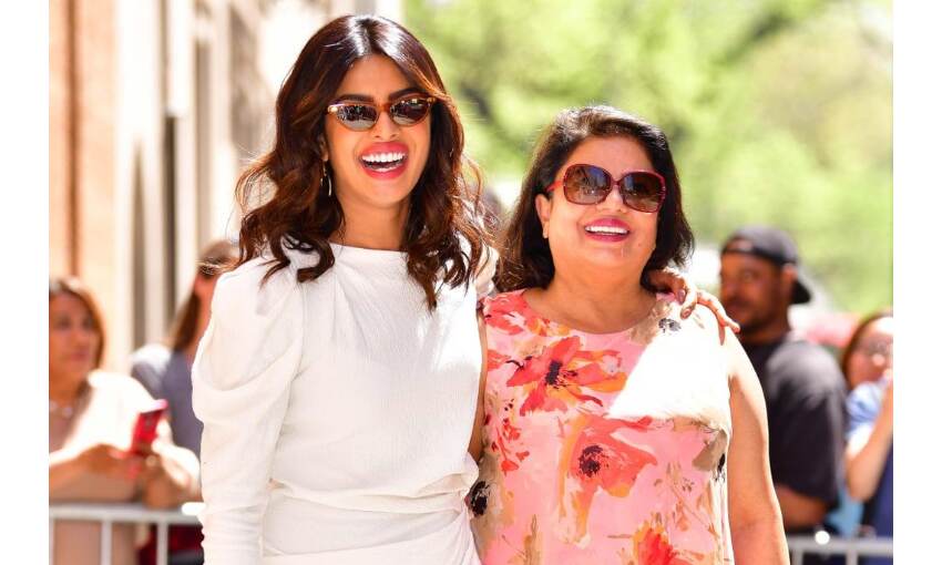 देशी गर्ल प्रियंका चोपड़ा ने माँ को खास अंदाज में दी जन्मदिन की बधाई देशी गर्ल प्रियंका चोपड़ा ने माँ को खास अंदाज में दी जन्मदिन की बधाई