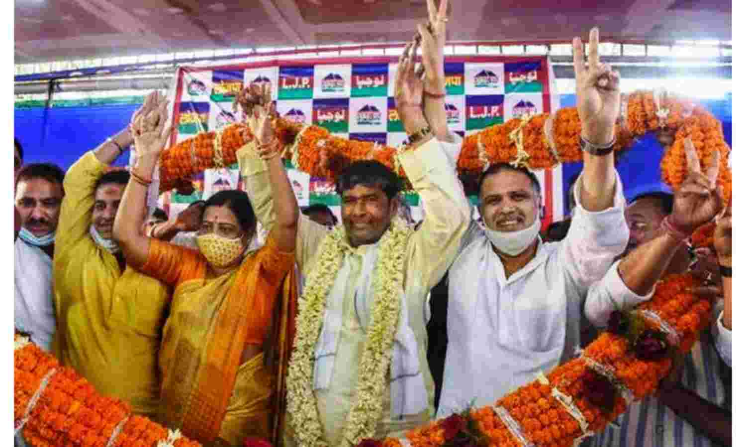 लोजपा के हुए दो टुकड़े, बागी गुट ने पशुपति कुमार पारस को चुना राष्ट्रीय अध्यक्ष