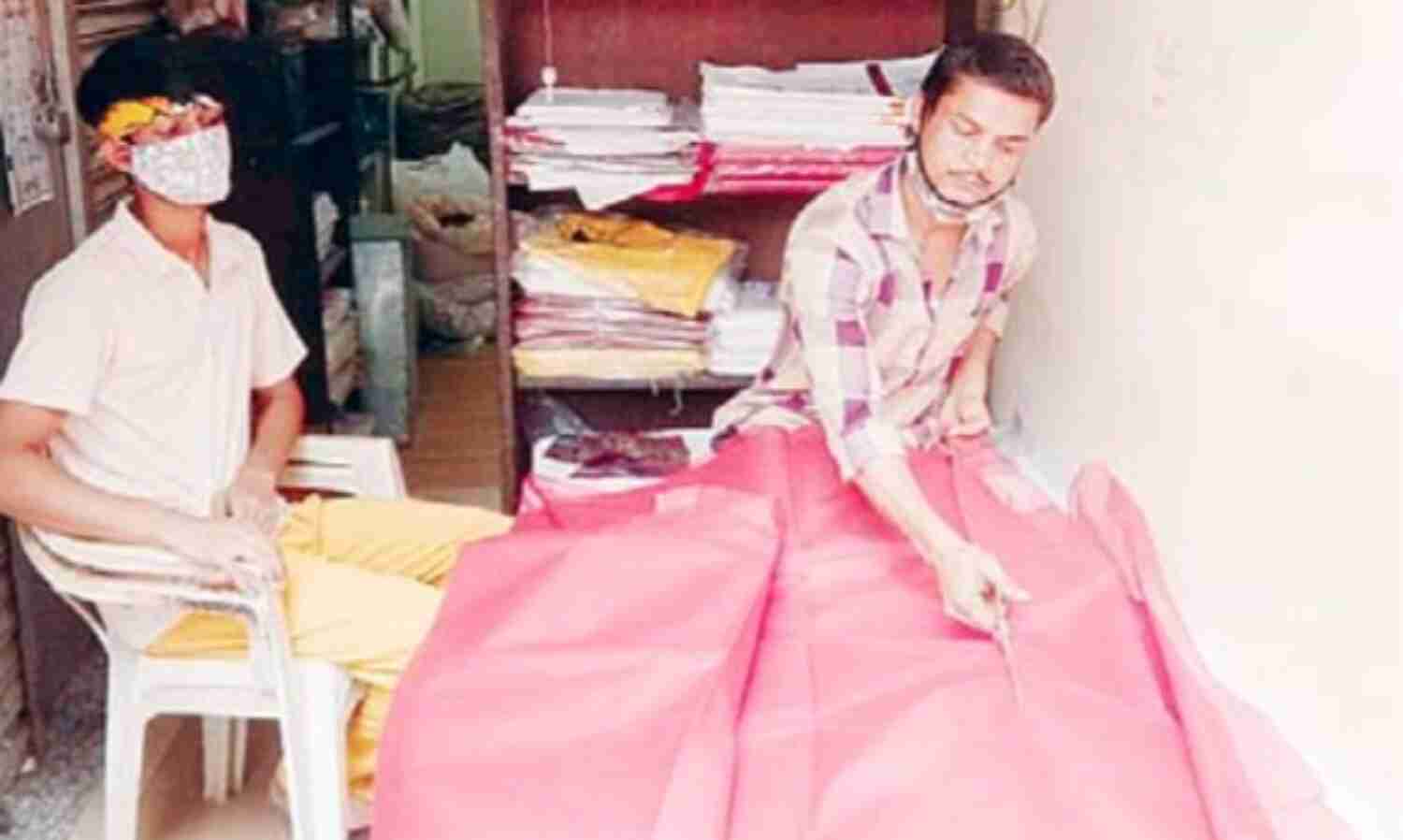 कफन का कपड़ा नहीं कलेजा कट जाता है जब कोई कोरोना से मरता है कफन का कपड़ा नहीं कलेजा कट जाता है जब कोई कोरोना से मरता है