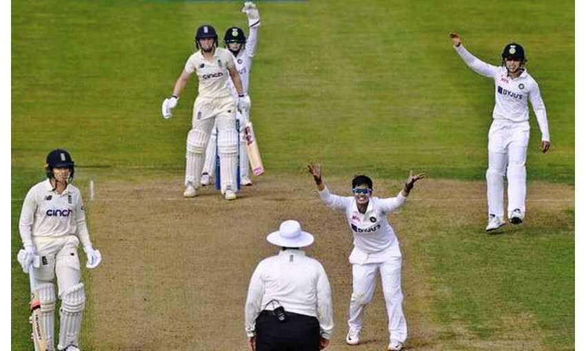 इंग्लैंड की महिला क्रिकेट टीम ने 269 रन बनाए, स्नेह राणा ने 3, दीप्ति ने 2 विकेट लिए