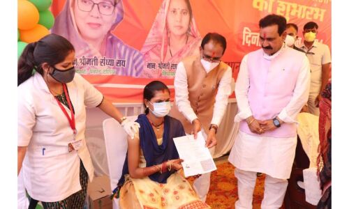 मप्र में सफल हुआ महा वैक्सीनेशन अभियान, एक दिन में 16 लाख लोगों ने लगवाई वैक्सीन मप्र में सफल हुआ महा वैक्सीनेशन अभियान, एक दिन में 16 लाख लोगों ने लगवाई वैक्सीन