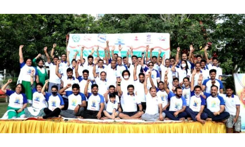 दुनिया को भारत की ओर आकर्षित कर रहा है योग व नेचुरोपैथी : नितिन गडकरी