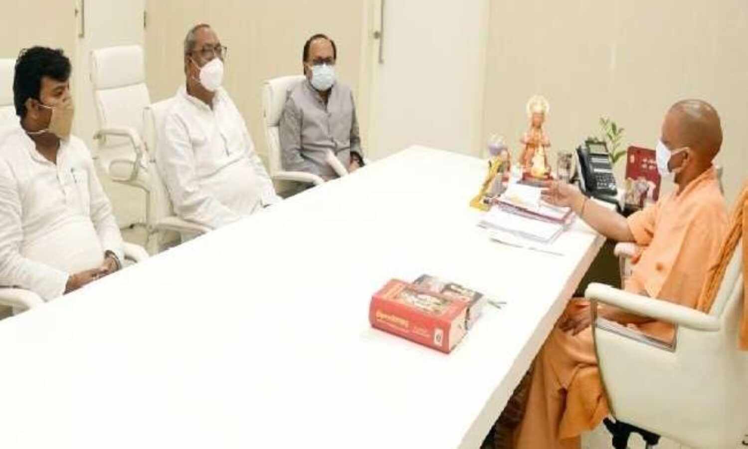 उत्तरप्रदेश : भाजपा की बढ़ी मुश्किलें, इस पार्टी ने मांगी उपमुख्यमंत्री की कुर्सी