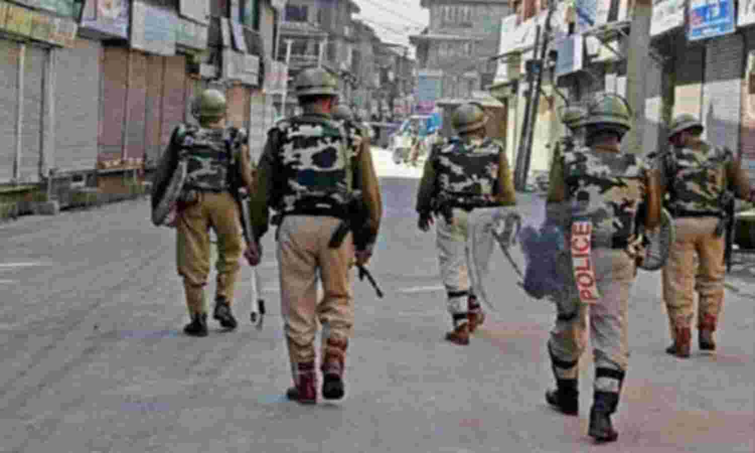 प्रधानमंत्री की सर्वदलीय बैठक के बीच जम्मू कश्मीर में हाई अलर्ट, कई इलाकों में बढ़ी सुरक्षा