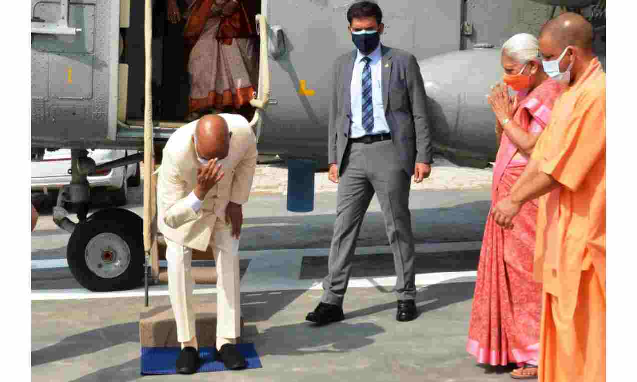 राष्ट्रपति कोविंद 5 साल बाद पहुंचे अपने गांव, किया माटी को नमन
