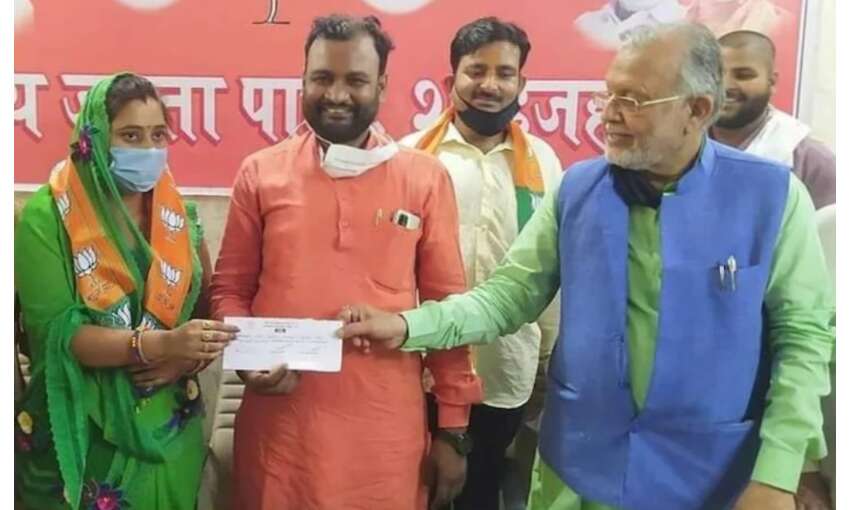 सपा ने जिसे दिया शाहजहांपुर पंचायत अध्यक्ष का टिकट, उसने BJP में शामिल होकर वापस ले लिया पर्चा